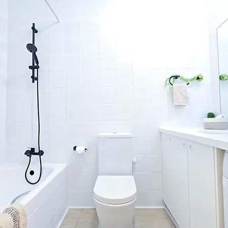 Css Calm Smart Superior 2bd With Private Yard