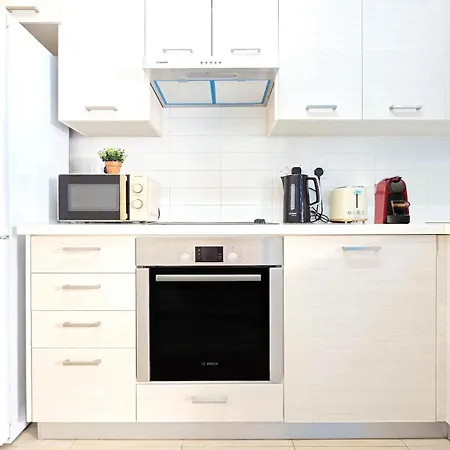 Css Calm Smart Superior 2bd With Private Yard * Klorakas