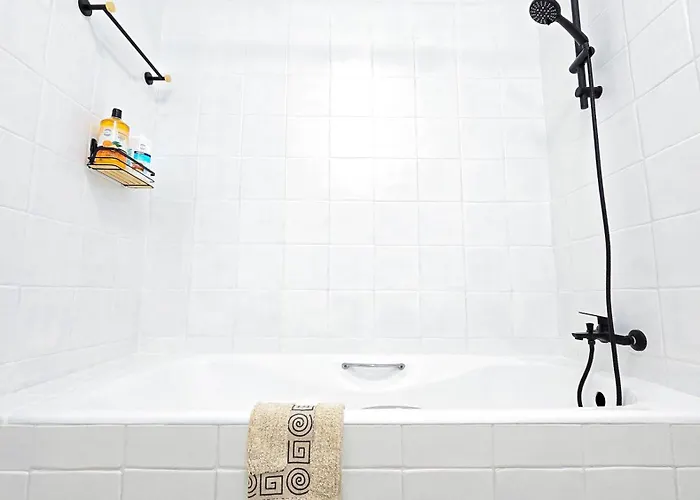 Css Calm Smart Superior 2bd With Private Yard * Klorakas