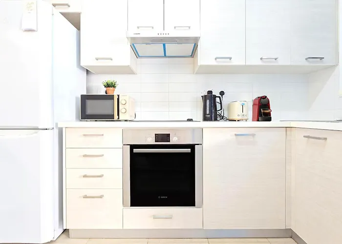 Css Calm Smart Superior 2bd With Private Yard * Klorakas